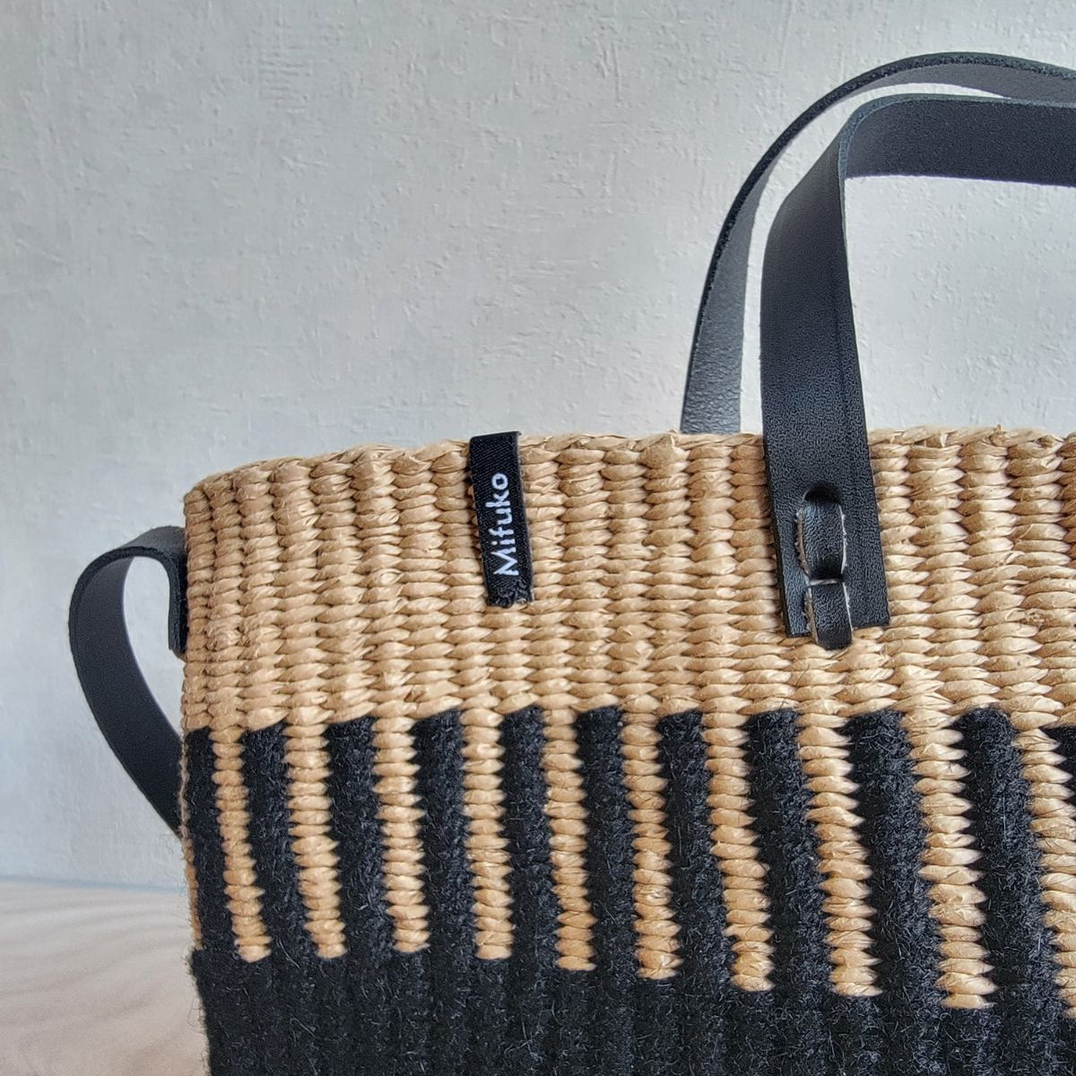 Pamba crossbody basket bag | Black rib weave S