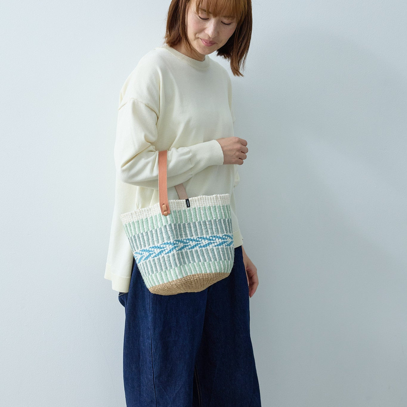 Pamba basket with handle | Light green pattern weave S