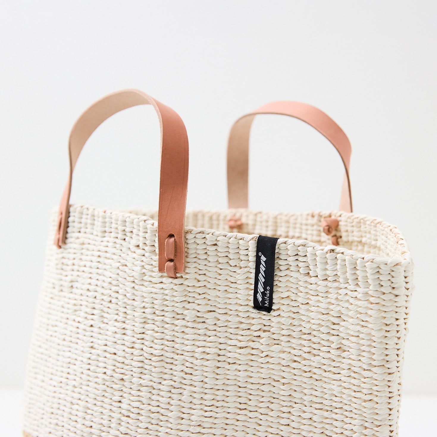 Kiondo market basket | White and brown duo M